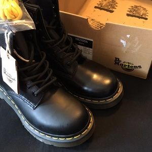 Dr. Martens 1460 W Black smooth size 5